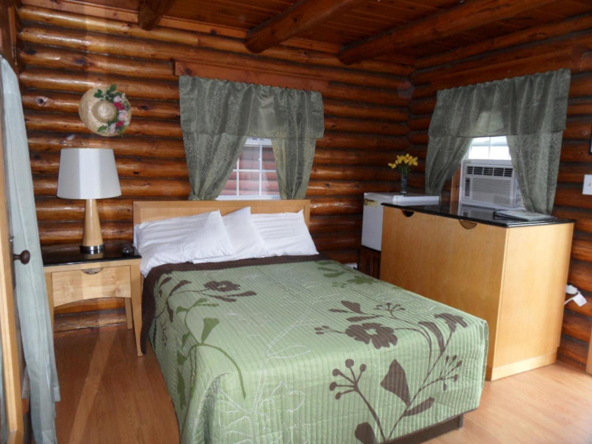 Seven Dwarfs Cabin - On The Brook Cabins بحيرة جورج الغرفة الصورة