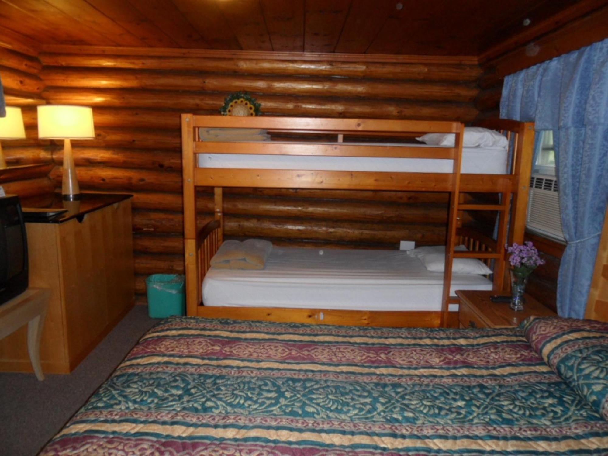 Seven Dwarfs Cabin - On The Brook Cabins بحيرة جورج الغرفة الصورة