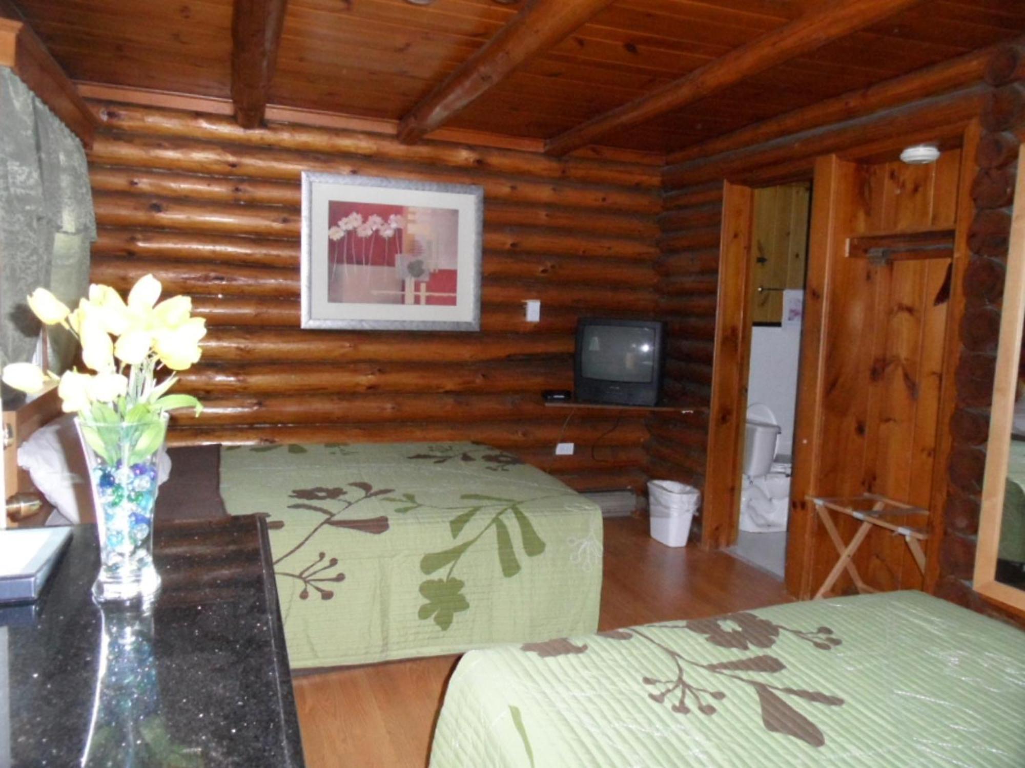 Seven Dwarfs Cabin - On The Brook Cabins بحيرة جورج الغرفة الصورة